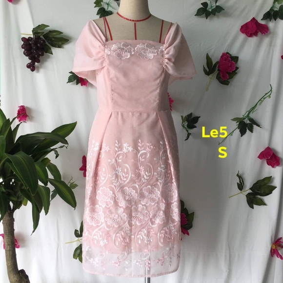 dresses - Picture 1 of 1